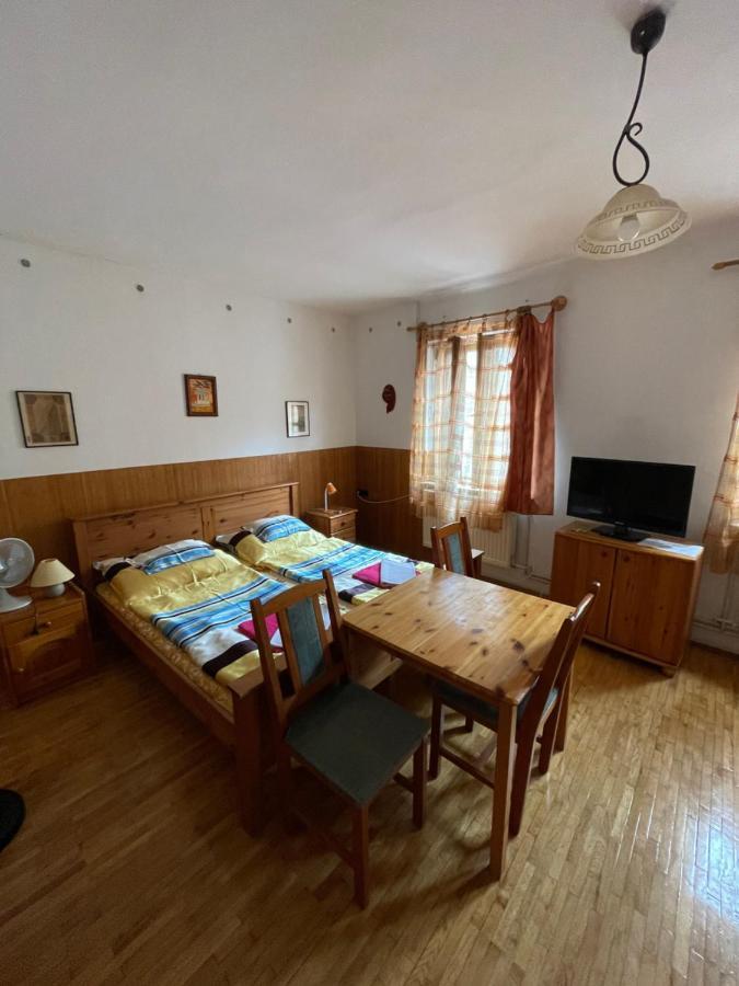Katalinkert Panzio Bed & Breakfast Gyor Exterior photo