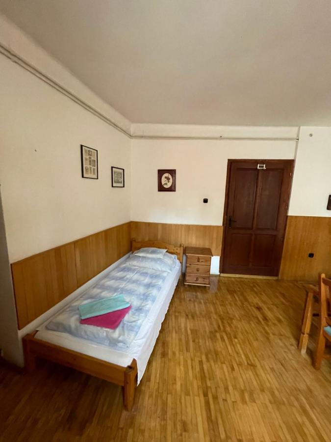 Katalinkert Panzio Bed & Breakfast Gyor Exterior photo