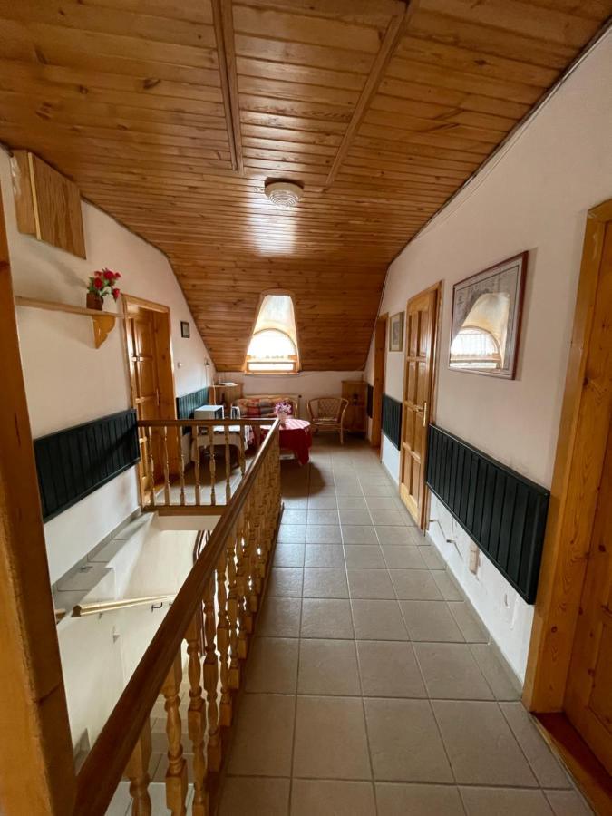 Katalinkert Panzio Bed & Breakfast Gyor Exterior photo