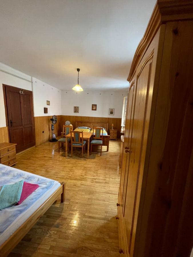 Katalinkert Panzio Bed & Breakfast Gyor Exterior photo