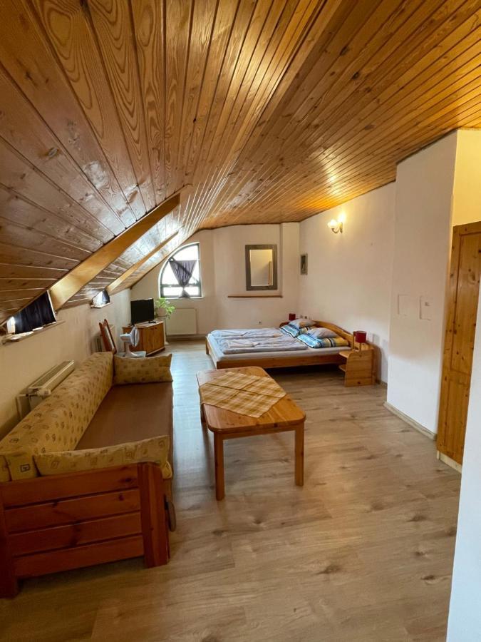 Katalinkert Panzio Bed & Breakfast Gyor Exterior photo