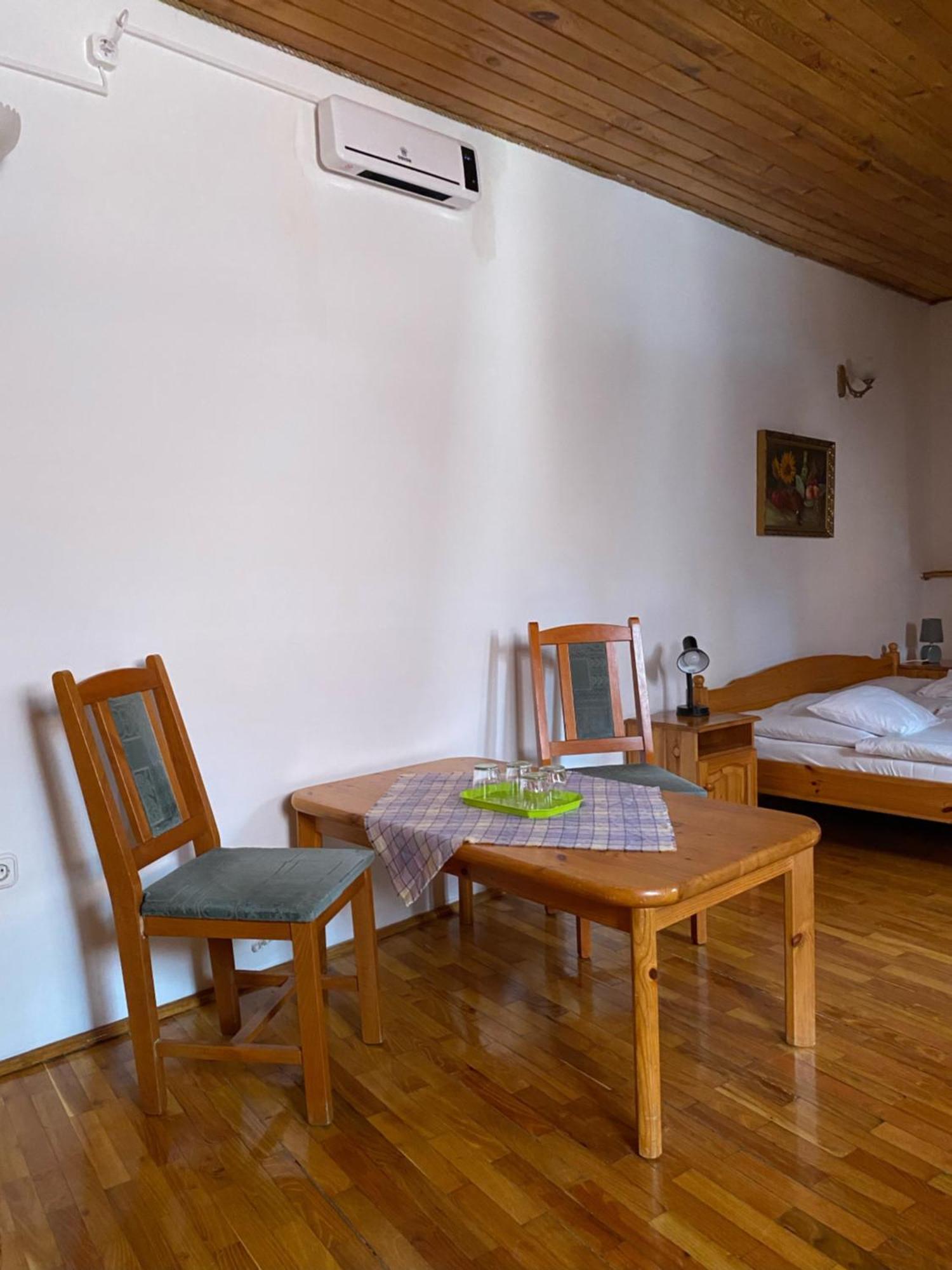Katalinkert Panzio Bed & Breakfast Gyor Exterior photo