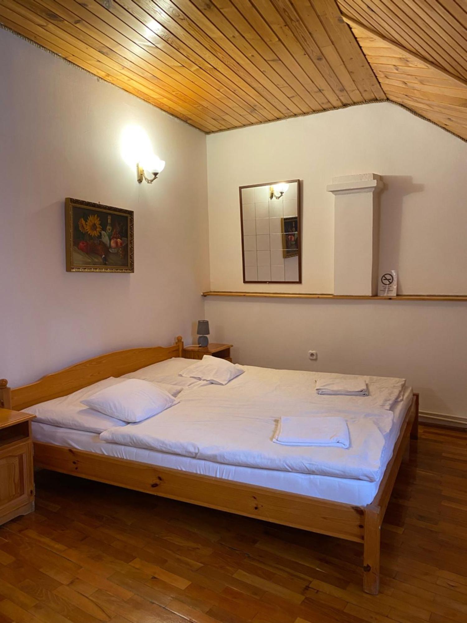 Katalinkert Panzio Bed & Breakfast Gyor Exterior photo