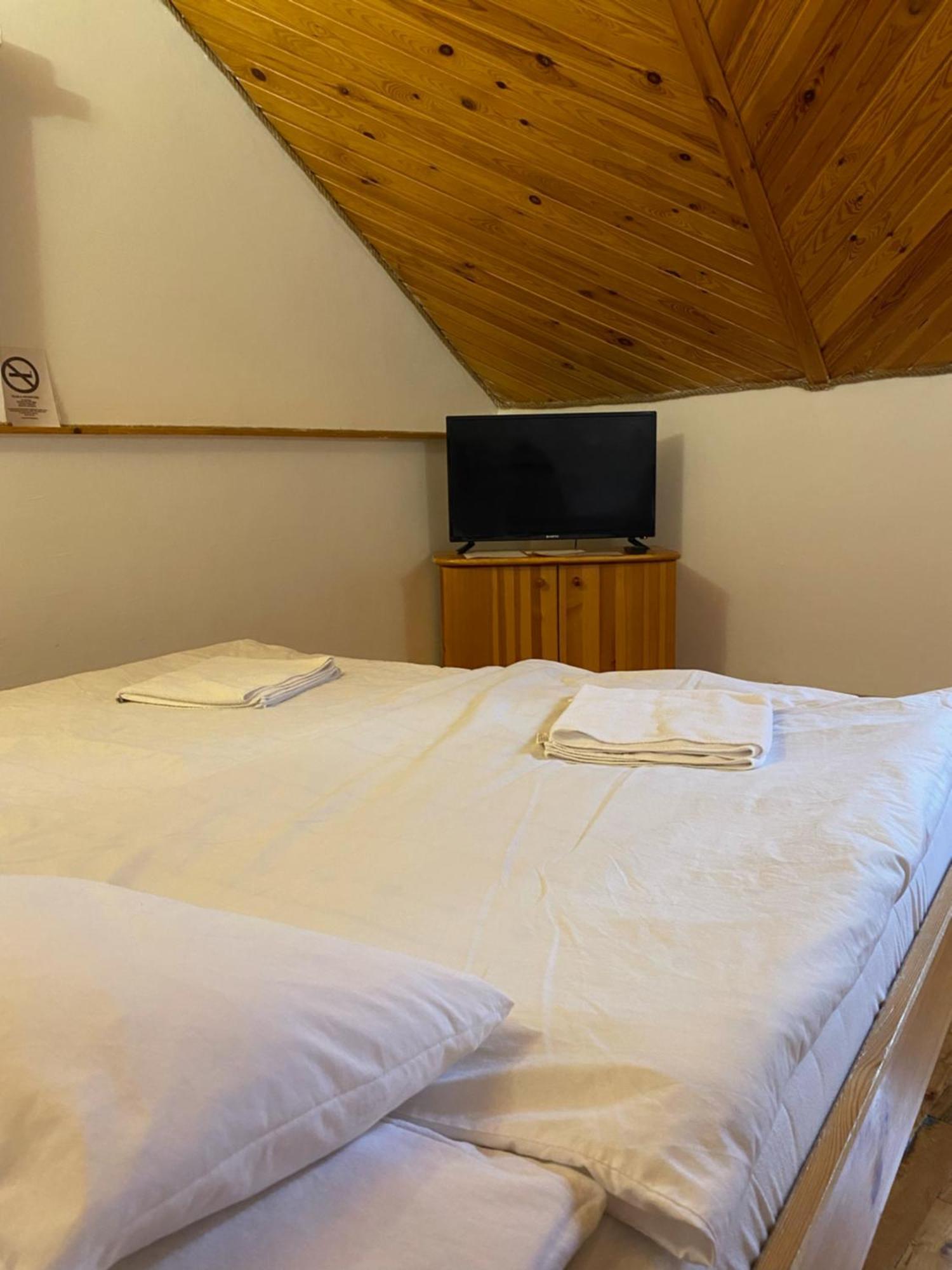 Katalinkert Panzio Bed & Breakfast Gyor Exterior photo