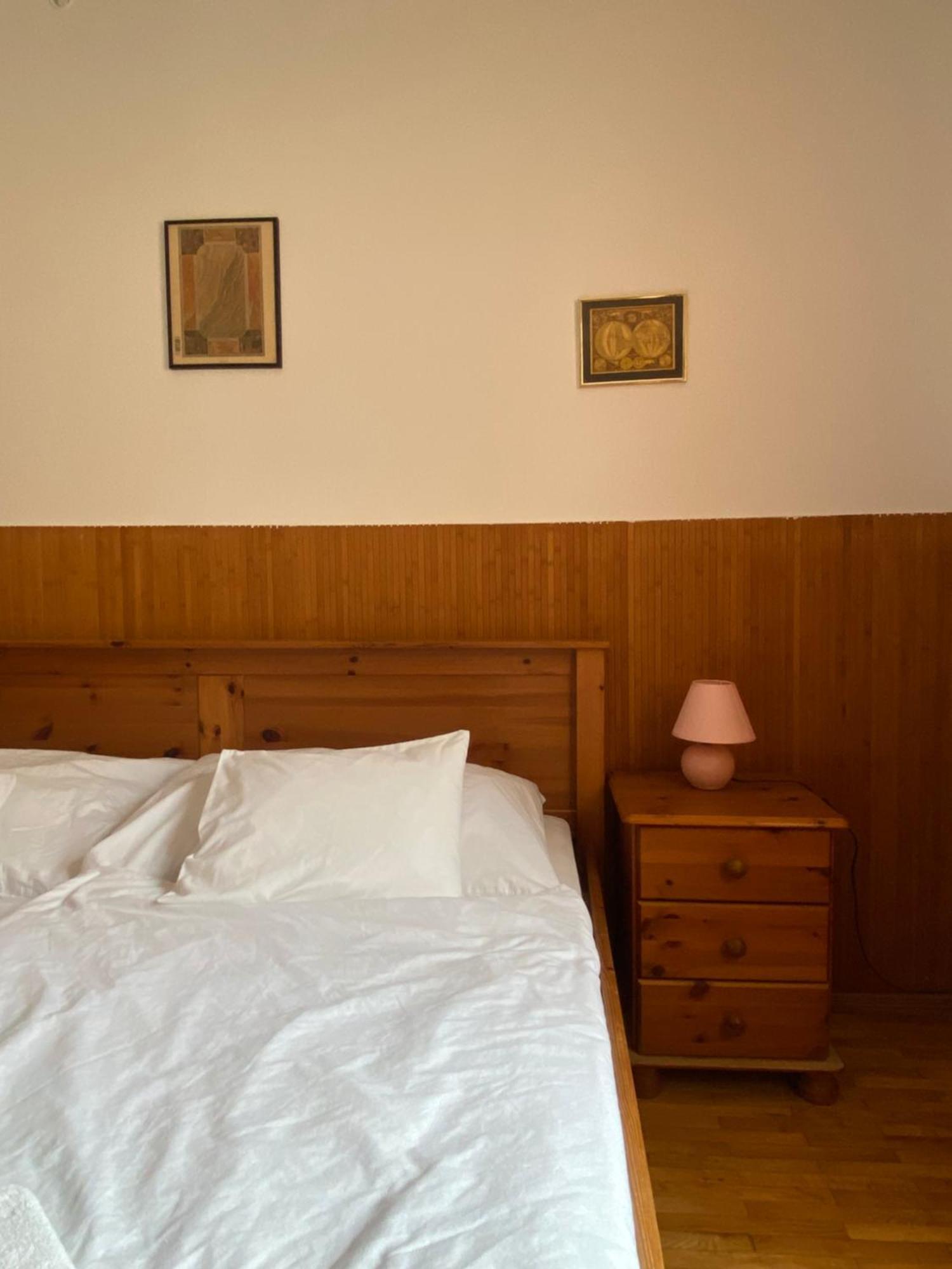 Katalinkert Panzio Bed & Breakfast Gyor Exterior photo