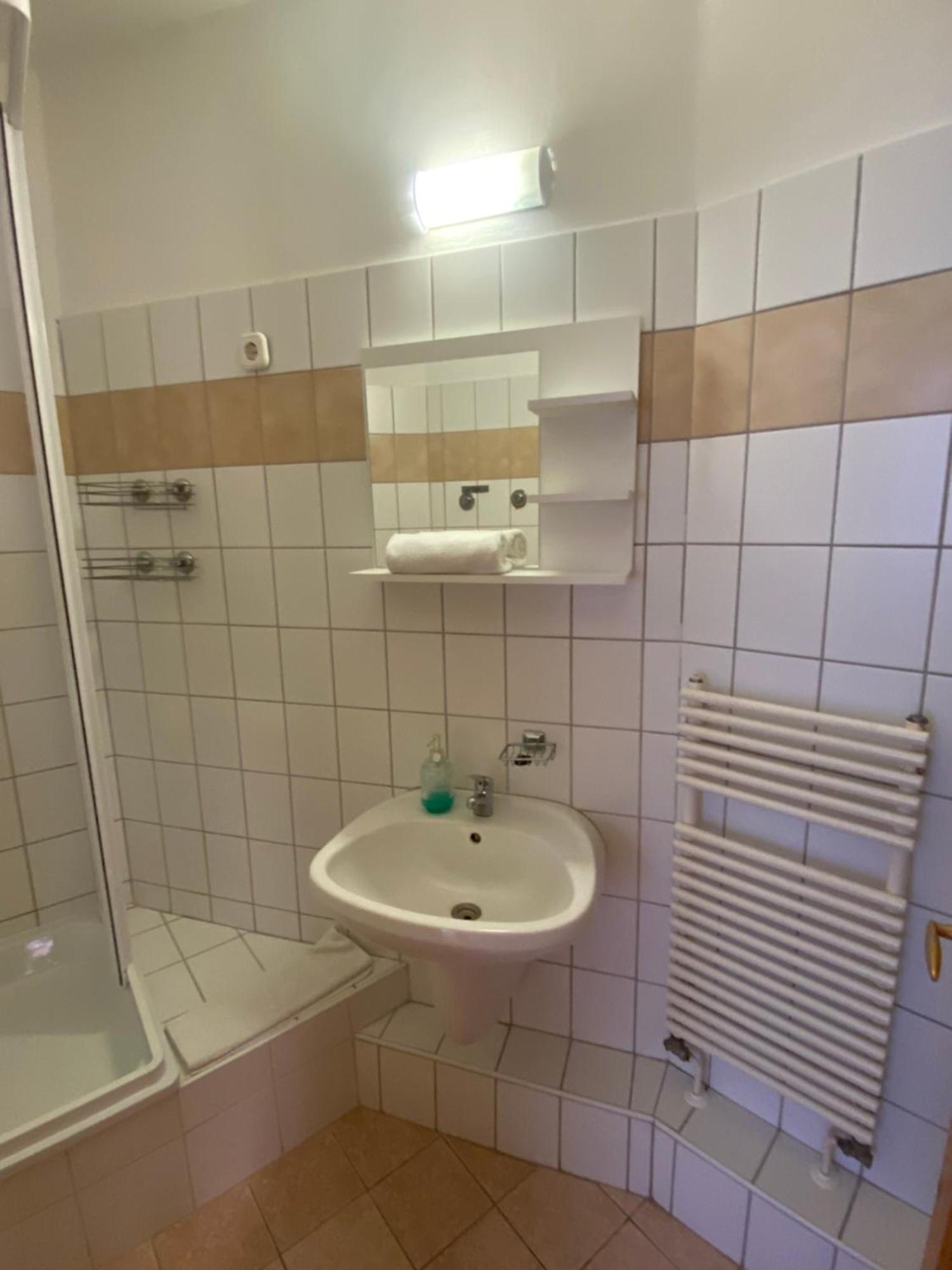 Katalinkert Panzio Bed & Breakfast Gyor Exterior photo