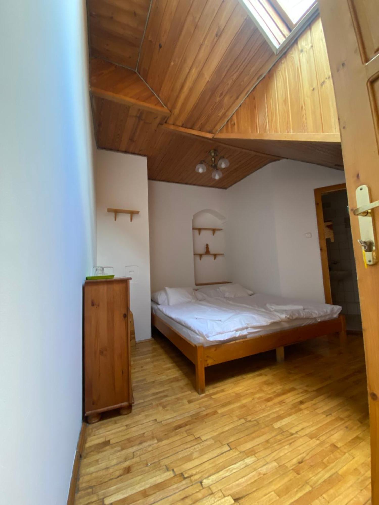 Katalinkert Panzio Bed & Breakfast Gyor Exterior photo