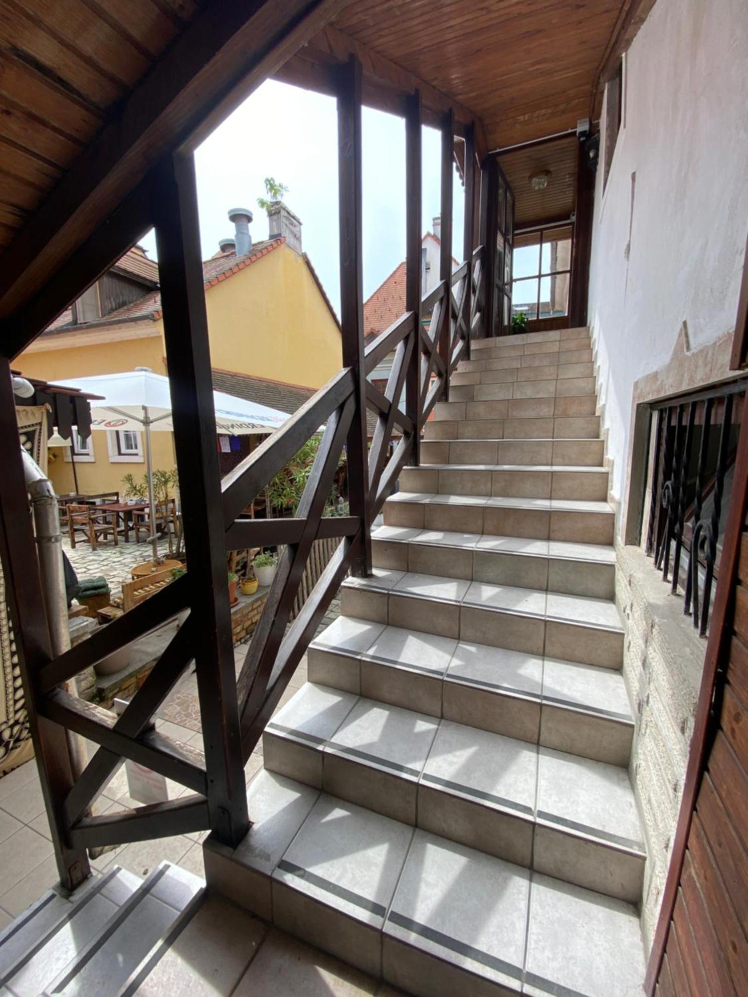 Katalinkert Panzio Bed & Breakfast Gyor Exterior photo