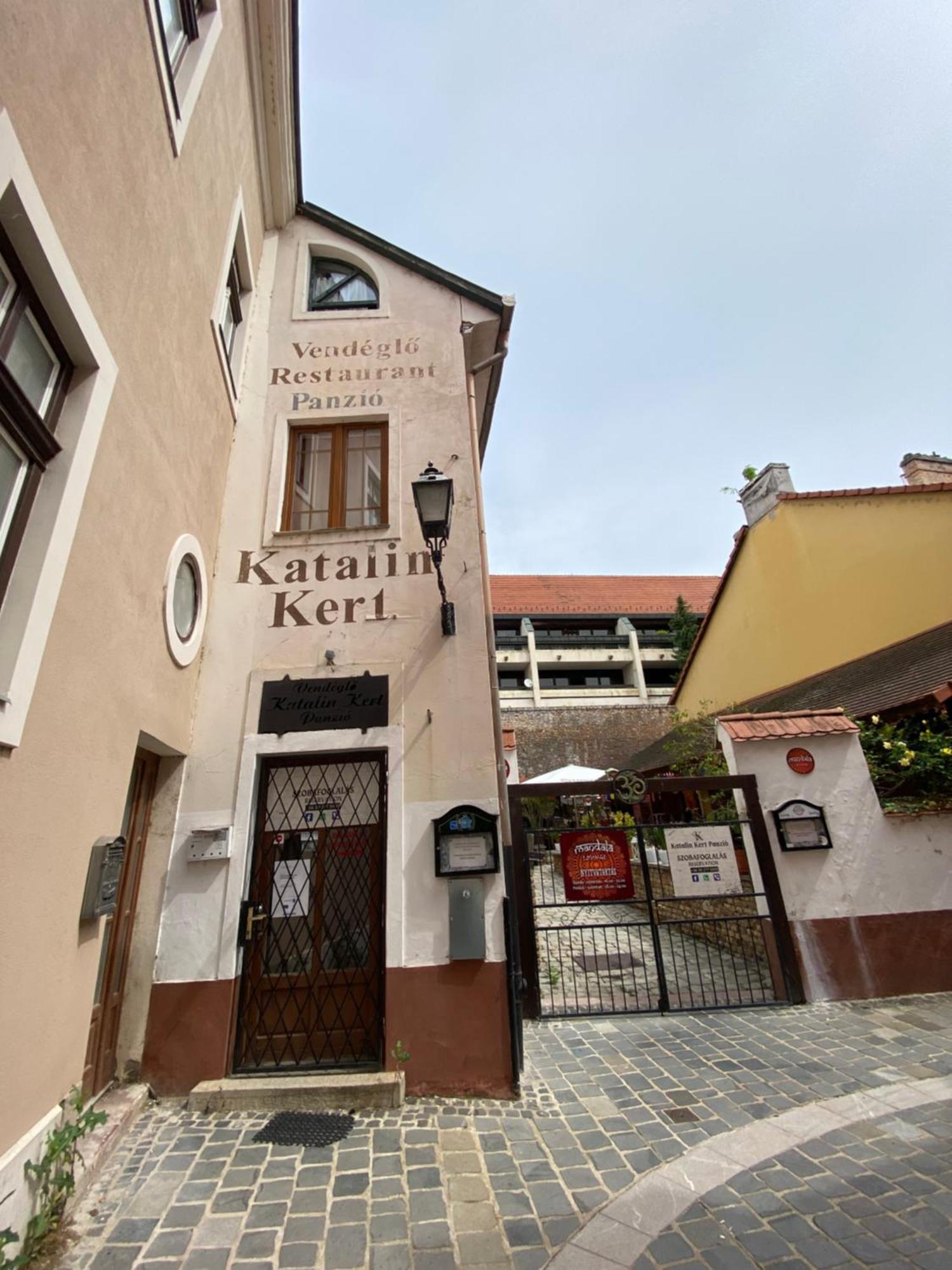 Katalinkert Panzio Bed & Breakfast Gyor Exterior photo