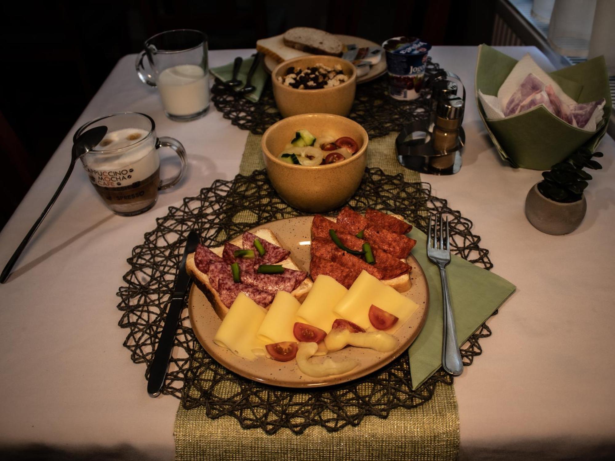 Katalinkert Panzio Bed & Breakfast Gyor Exterior photo
